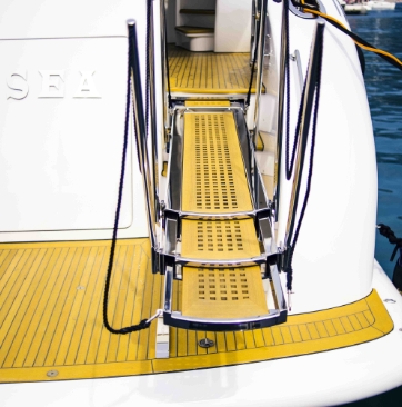 Passerella telescopica idraulica per yacht